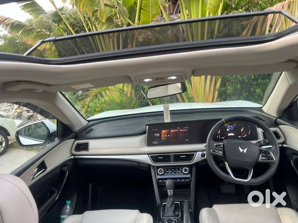 Mahindra Xuv700 2.2 Ax 7 Diesel At Str, 2025, Diesel