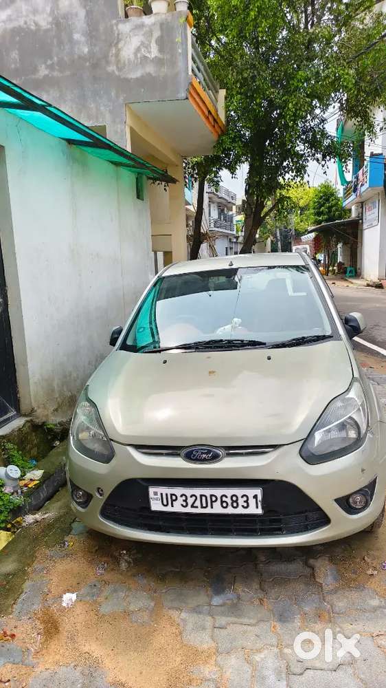 Ford Figo Titanium Petrol 2011