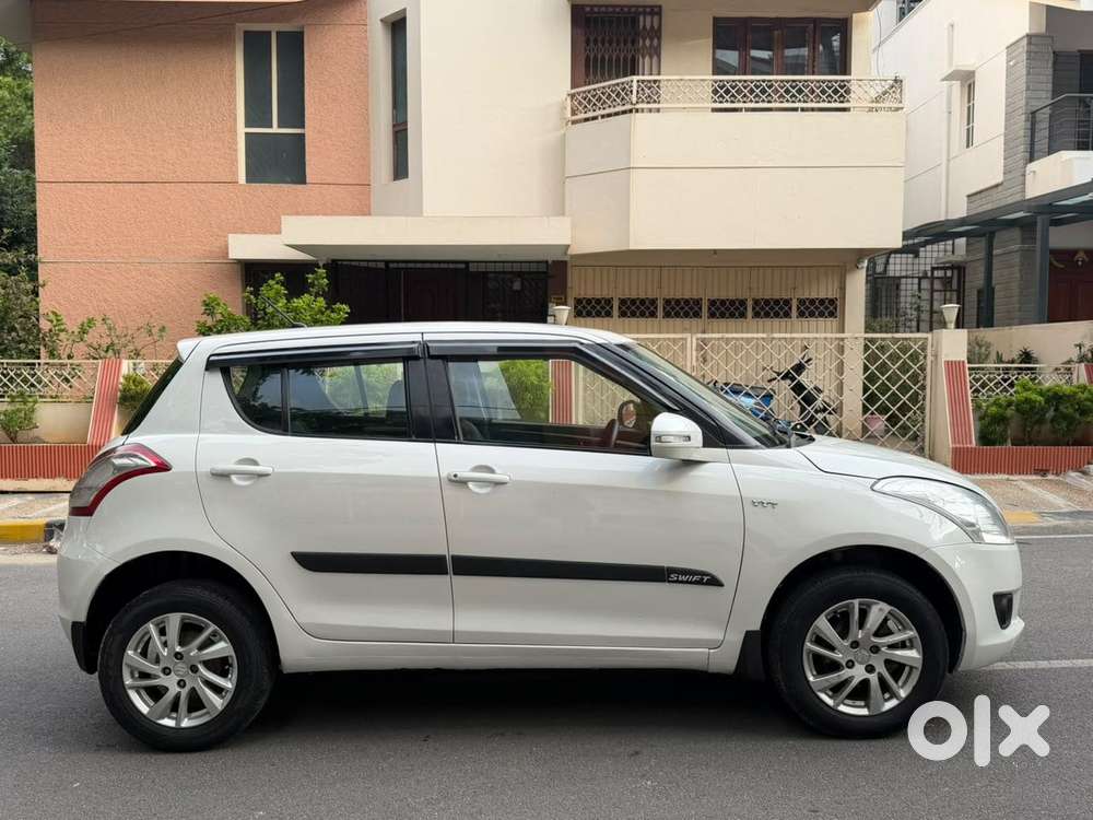 Maruti Suzuki Swift Vvt Zxi, 2012, Petrol