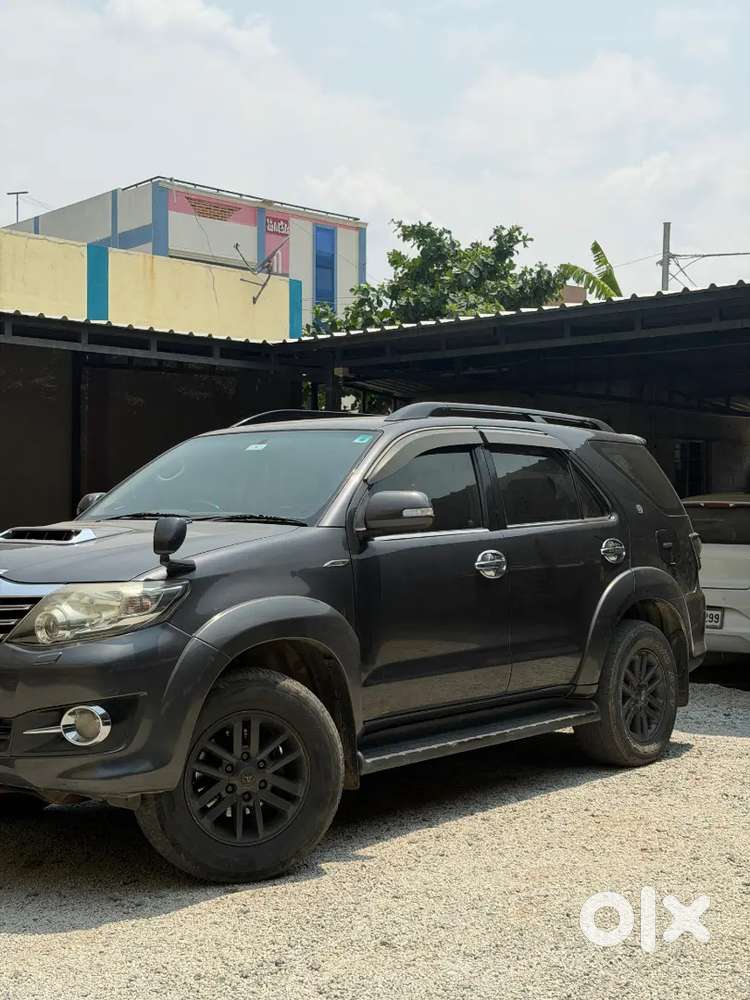 Toyota Fortuner 2015 Diesel 180000 Km Driven