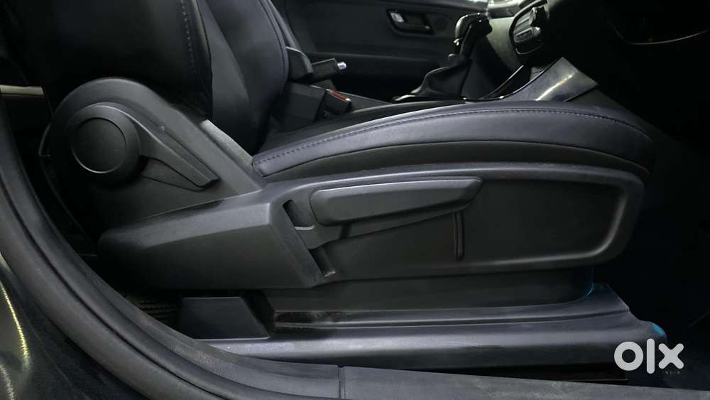 Tata Altroz 1.2 Xza Plus Dark Edition Dct, 2022, Petrol