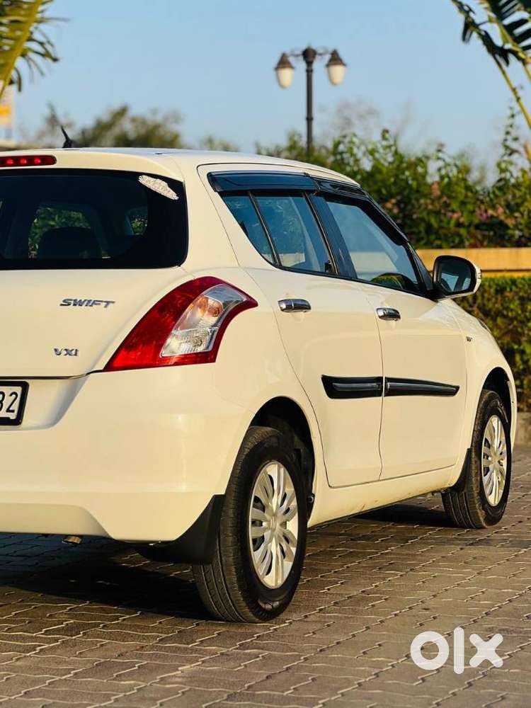 Maruti Suzuki Swift Vxi Abs Bsiv, 2016, Petrol