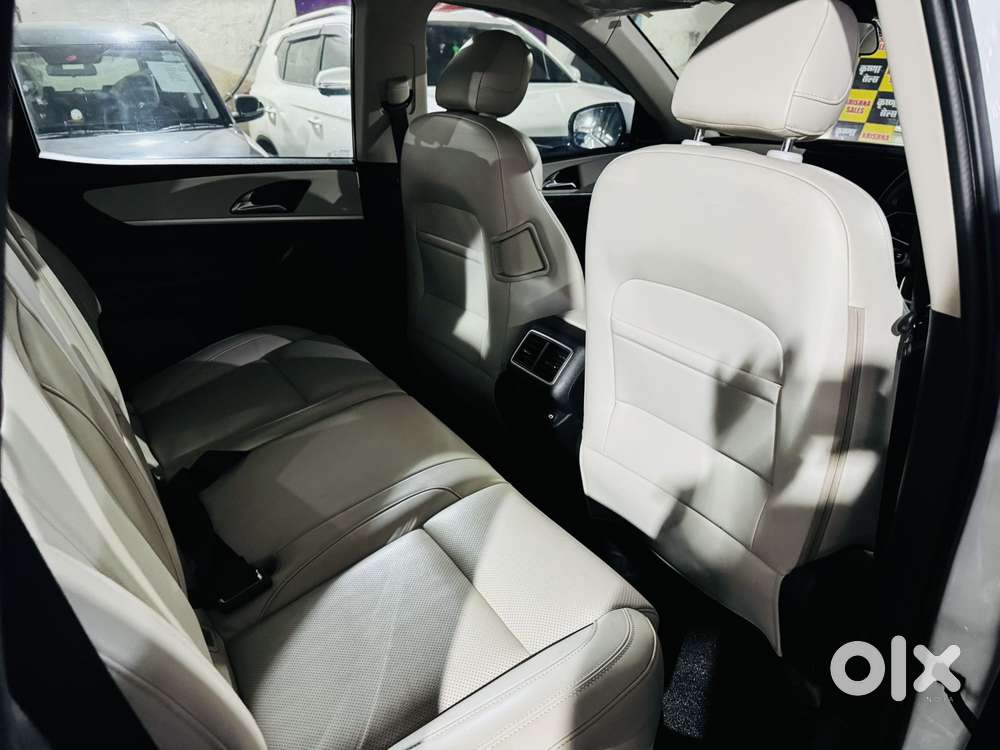 Mahindra Xuv700 2.2 Ax 7 Diesel At Luxury Pack Str Awd, 2023, Diesel