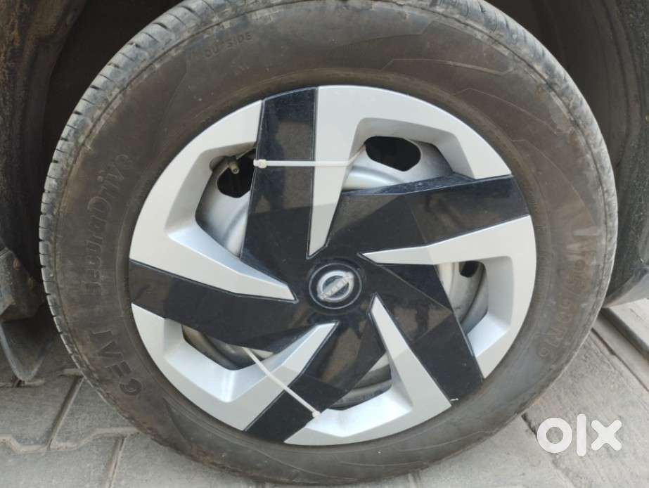 Nissan Magnite Kuro Edition Petrol Amt, 2024, Petrol