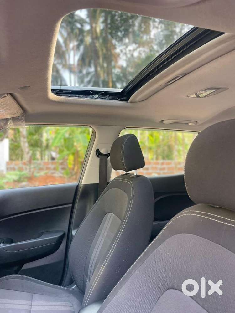 Hyundai Venue 2022 Diesel 50000 Km Driven