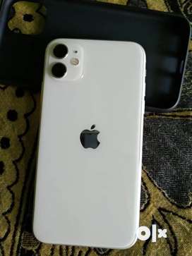 Apple iPhone 11 (128 GB) Unlocked - White Renewed