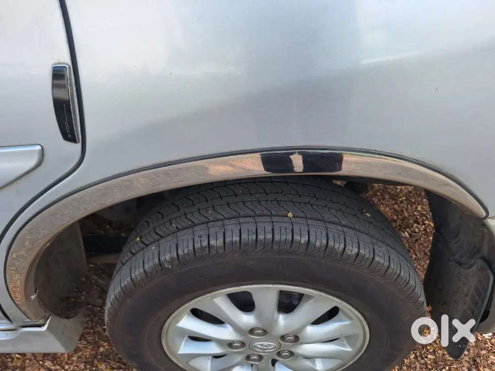 Toyota Innova 2013 Diesel 130000 Km Driven