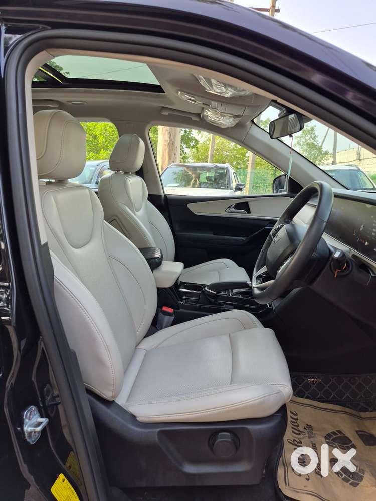 Mahindra Xuv700 2.2 Ax 7 Diesel At Str, 2023, Diesel
