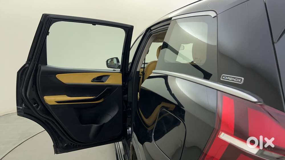 Mahindra Xuv700 2.2 Ax 5 Diesel At 7 Str, 2024, Diesel