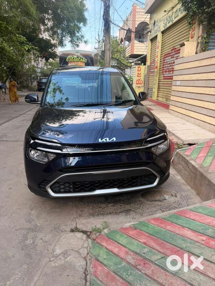 Kia Carens 2024 Petrol Well Maintained