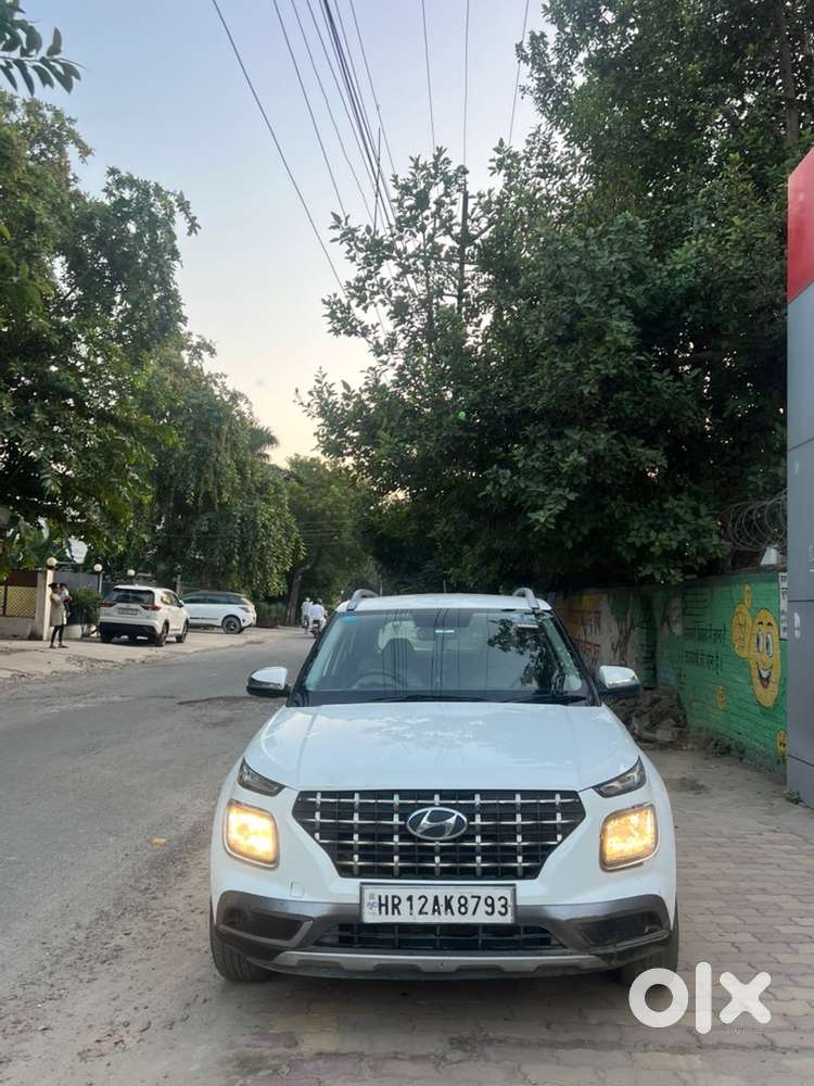 Hyundai Venue Petrol Well Maintained Good Condition New Alloy Wheels