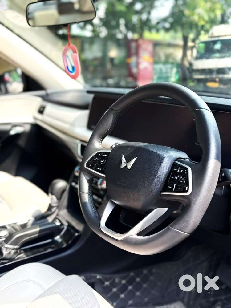 Mahindra Xuv700 2.0 Ax 7 Petrol At Str, 2024, Petrol