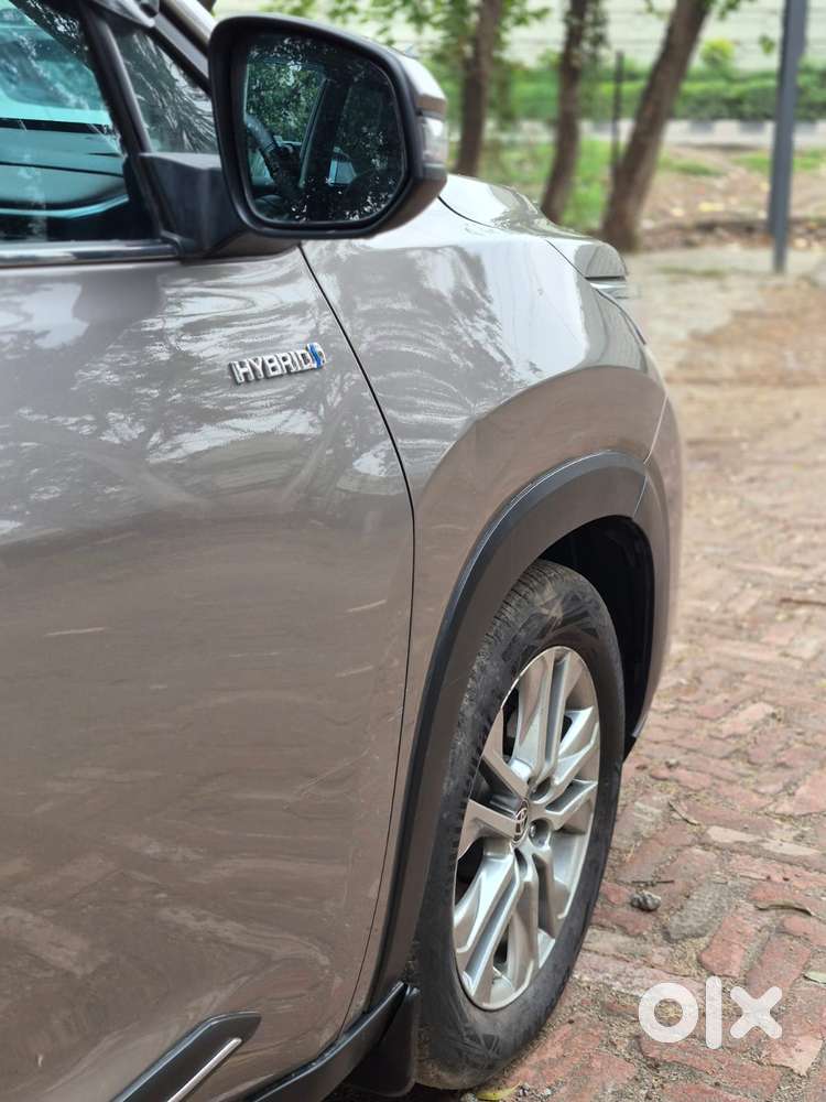 Toyota Innova Hycross