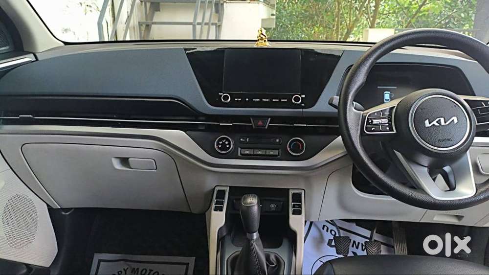 Kia Carens -single Owner And No Dent Up For Grab