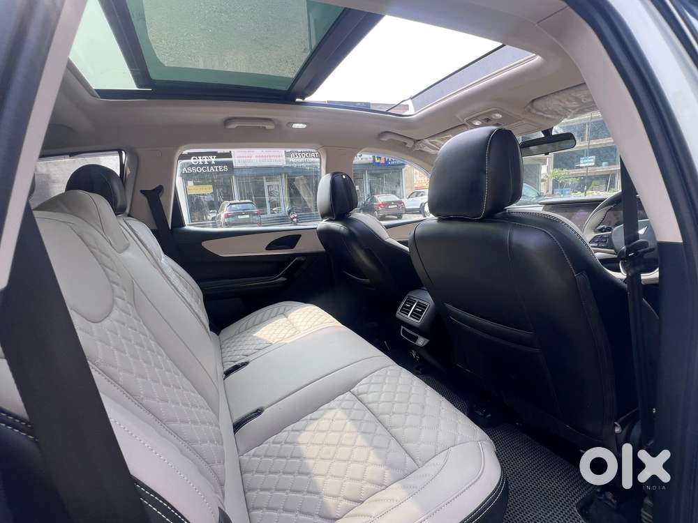 Mahindra Xuv700 2.2 Ax 5 Diesel At Str, 2022, Diesel