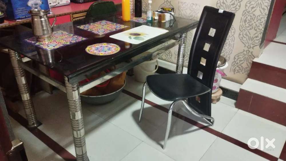 PREMIUM GLASS DINING TABLE FOR SALE