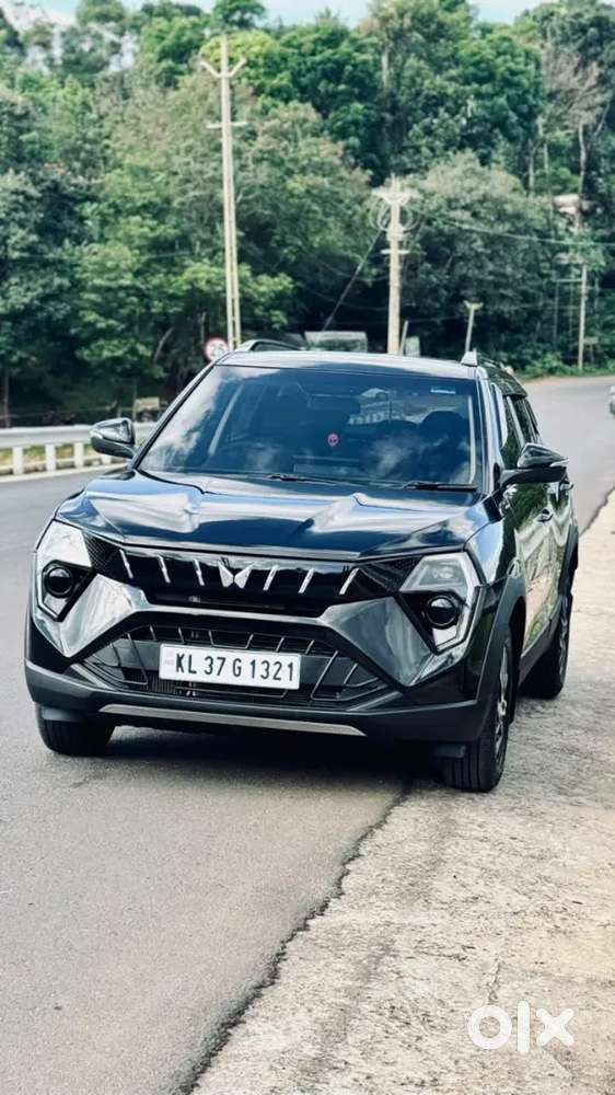 Mahindra Xuv 3xo Ax5 2025
