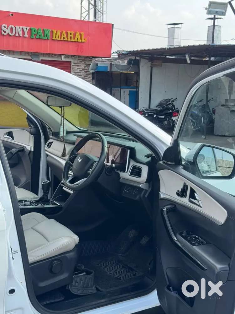 Mahindra Xuv700 2023 Diesel Well Maintained