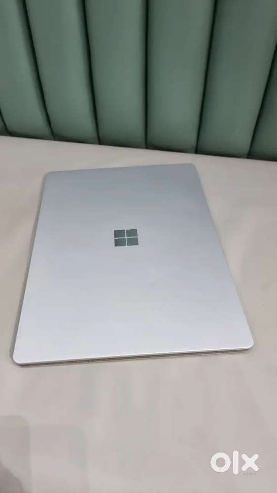 Microsoft Surface Laptop Intel Core i5 7th Generation