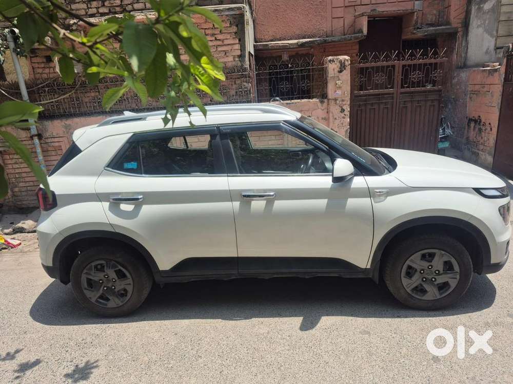 Hyundai Venue 2023 S Petrol Manual - Barely Used