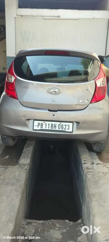 Hyundai Eon 2013 Variant Era