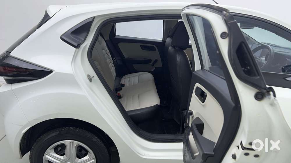 Tata Altroz 1.2 Xe, 2021, Petrol