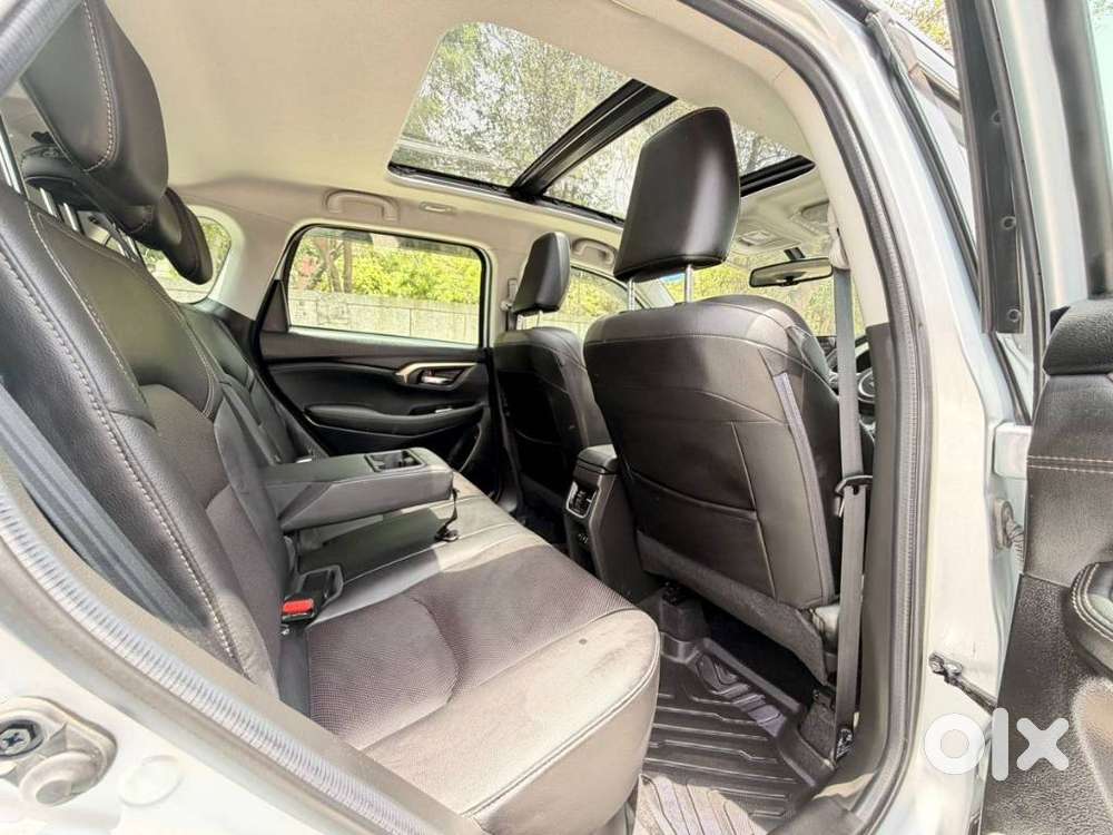 Maruti Suzuki Grand Vitara 1.5 Alpha Smart Hybrid Dual Tone, 2023, P..