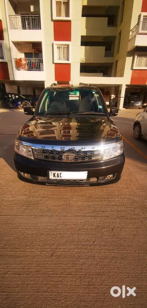 Tata Safari Storme 2015