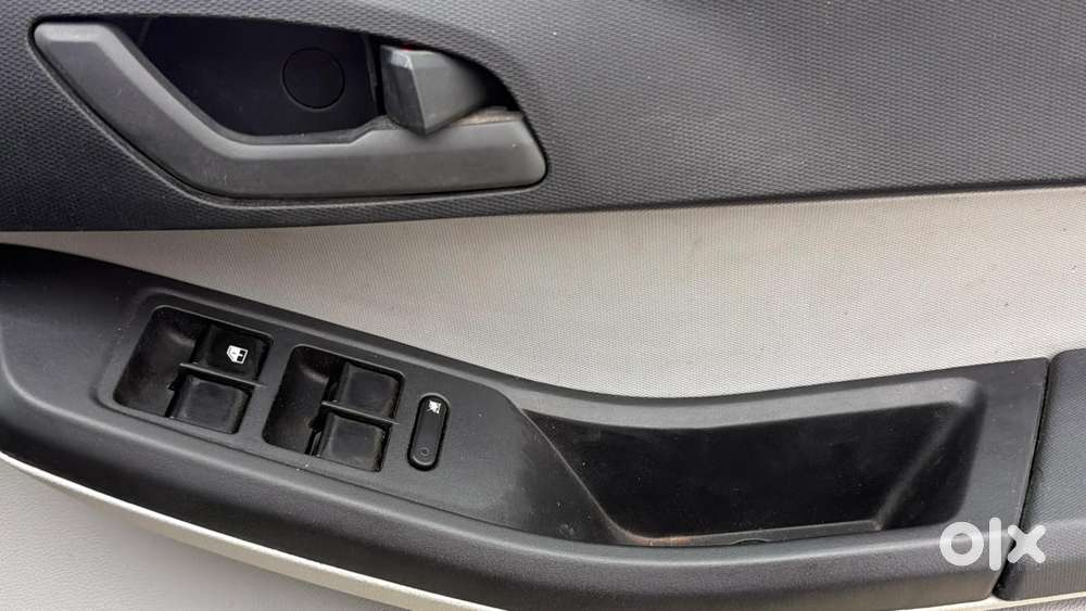 Tata Tiago 1.2 Revotron Xt Option, 2023, Petrol