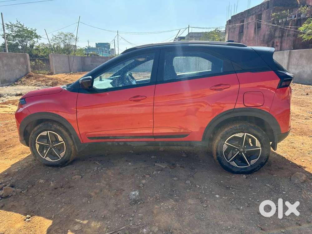 Tata Nexon Autametic And Sunroof