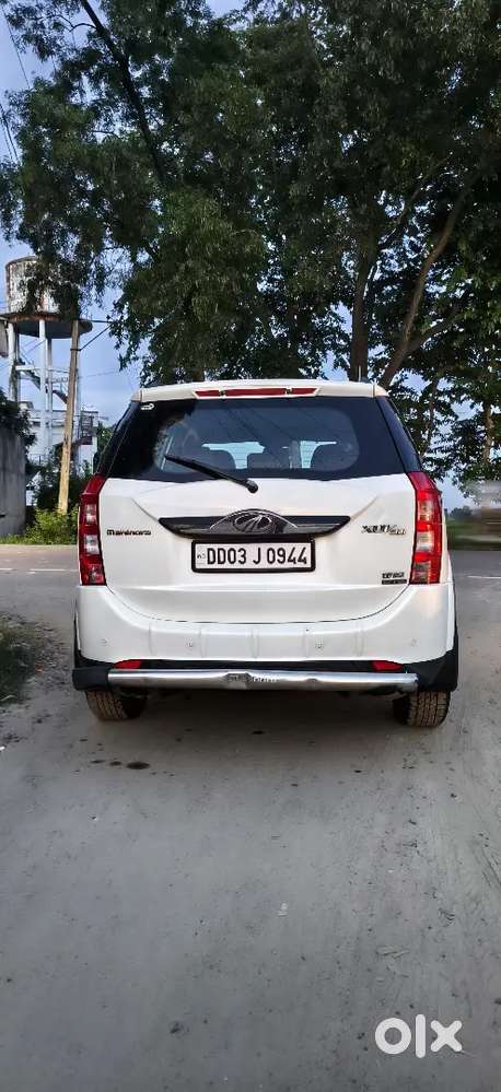 Mahindra Xuv500 W10  Sunroof Top Model 2016 Diesel