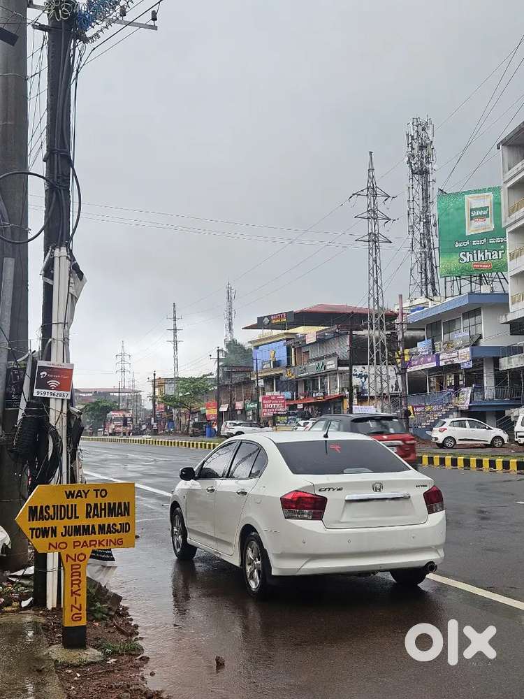 Doctor Driven Well Maintained Full Service Petrol Car