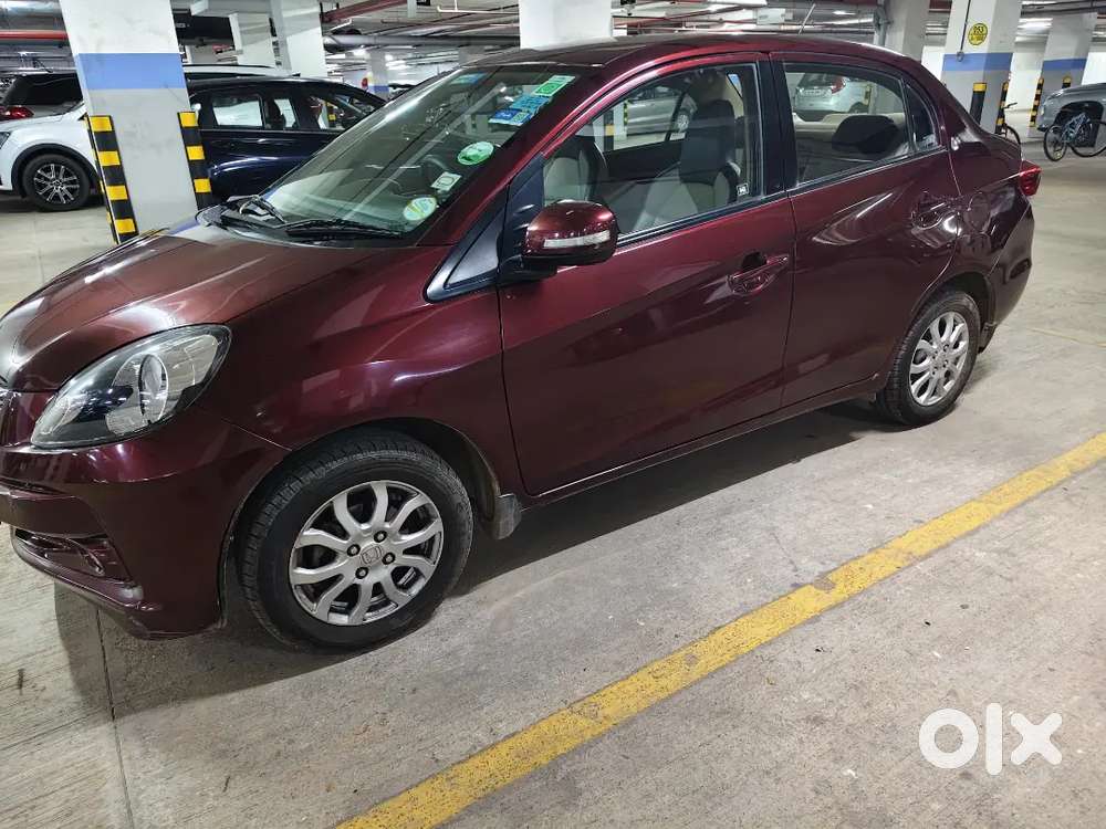 Honda Amaze Top Model 2104 Almost New