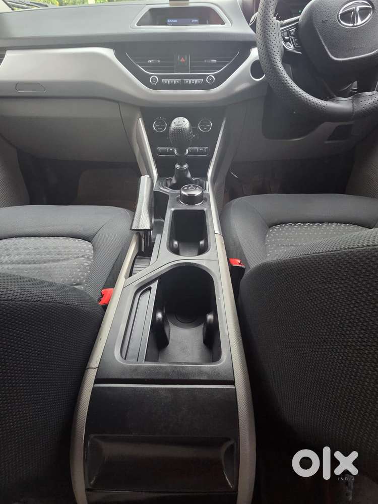 Tata Nexon 1.2 Revotron Xt, 2017, Petrol