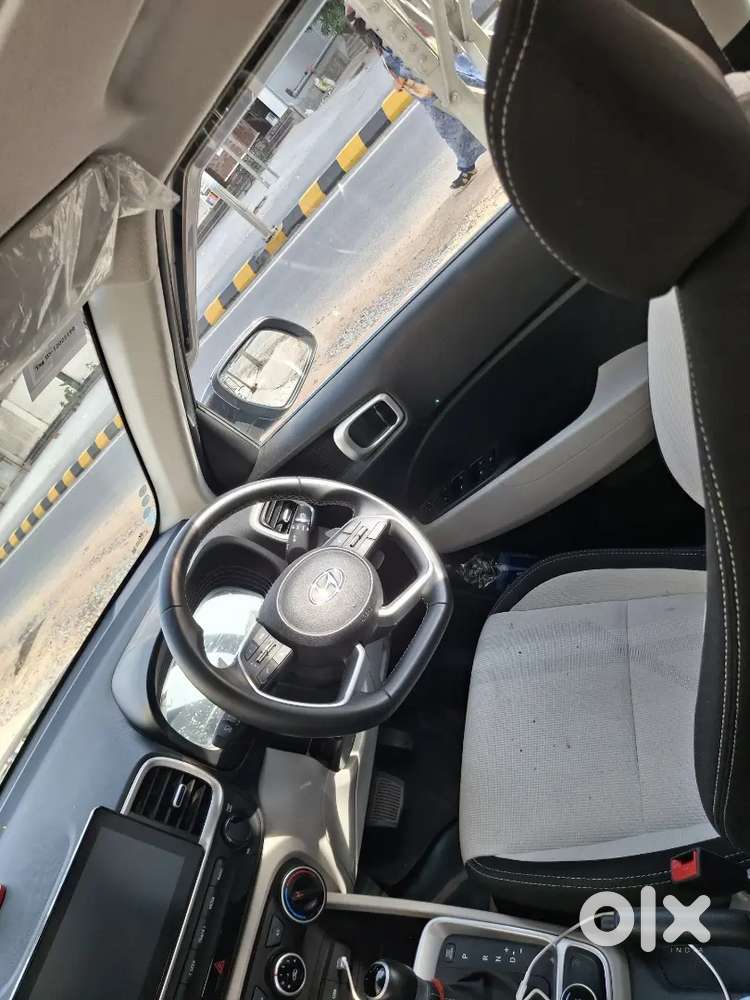 Hyundai Venue 2023 Petrol 19700 Km Driven