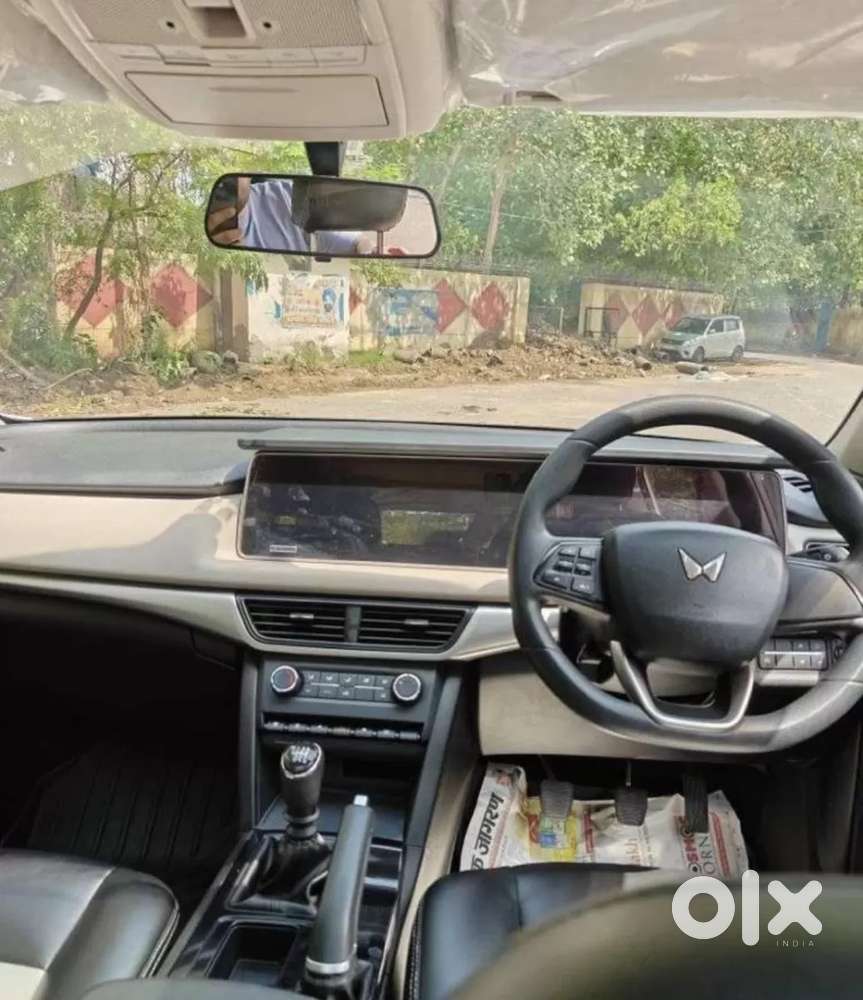 Mahindra Xuv700 2.0 Ax 5 Petrol Mt Str, 2023, Petrol