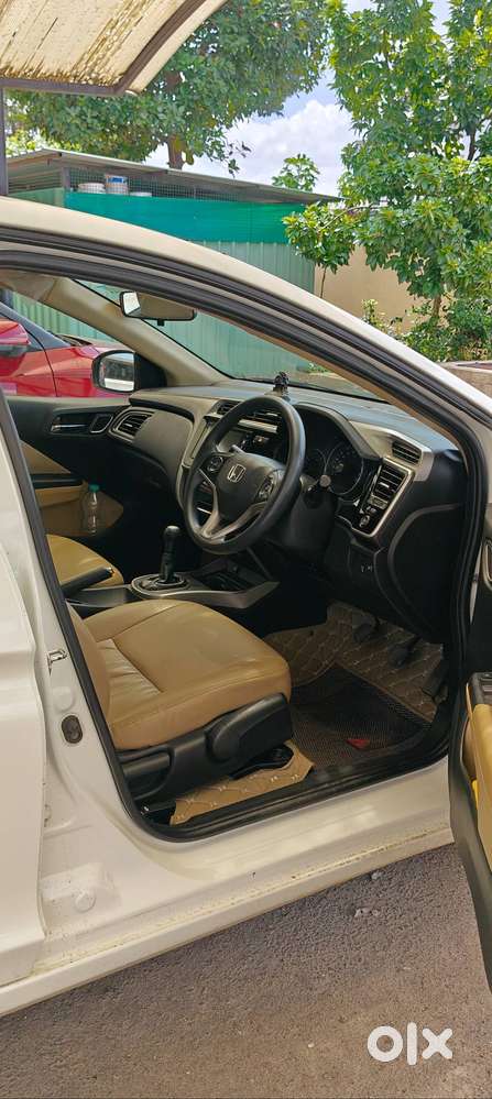P White Honda City 2018 Petrol 125000 Km Driven