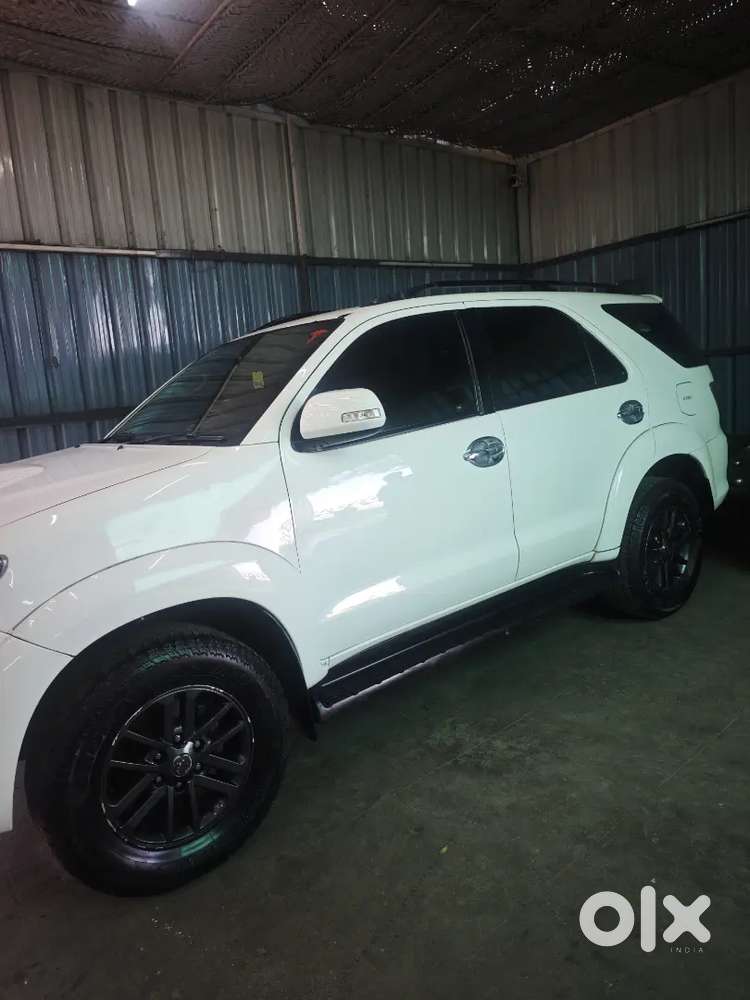 Toyota Fortuner 2014 Diesel 280000 Km Driven