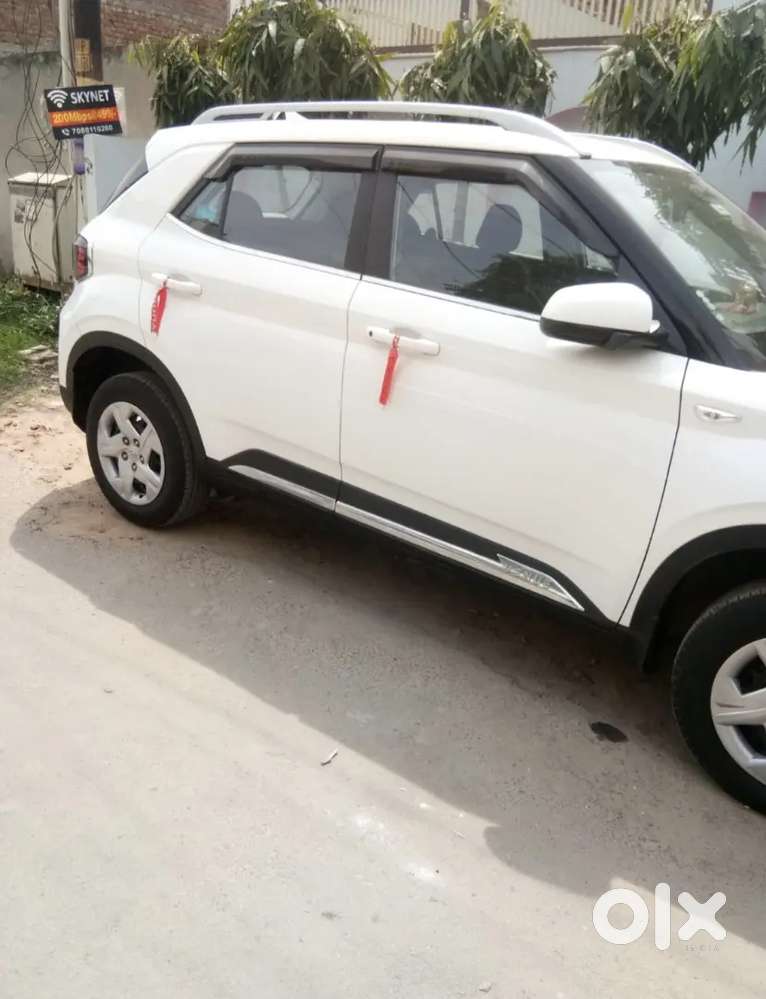 Hyundai Venue 2022 Petrol 10000 Km Driven