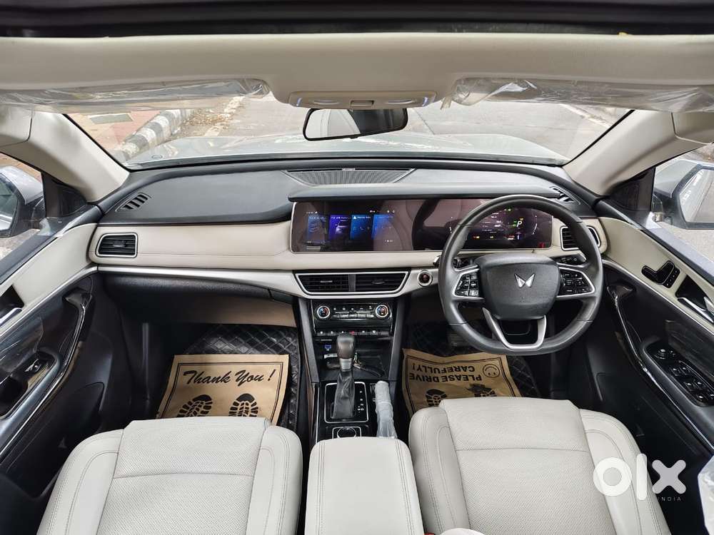 Mahindra Xuv700 2.0 Ax 7 Petrol At Str, 2022, Petrol