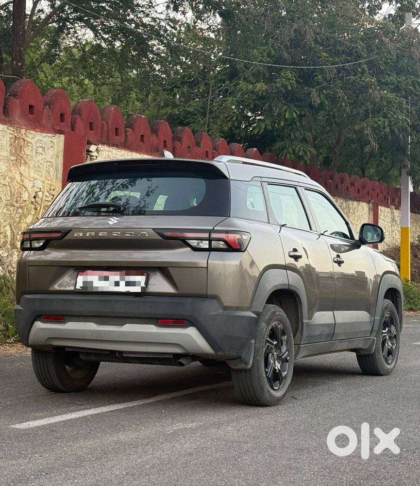Maruti Suzuki Brezza 1.5 Zxi Cng Dual Tone, 2024, Cng & Hybrids