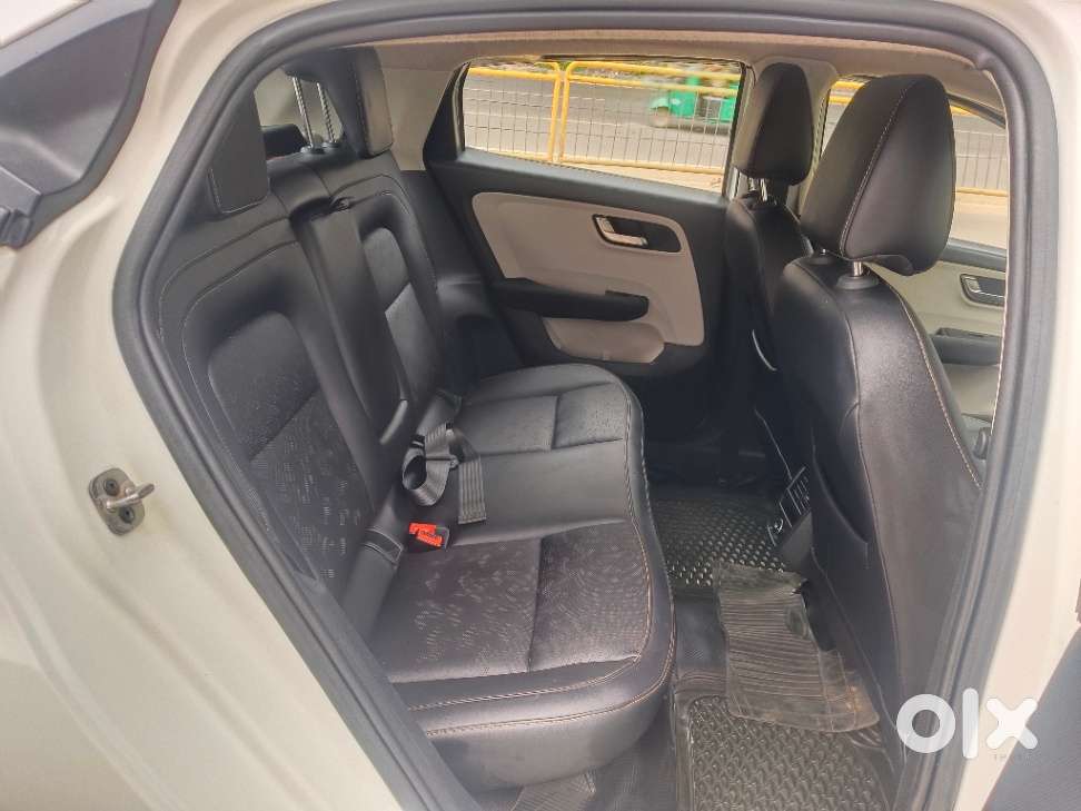 Tata Altroz Xma Plus (s), 2023, Petrol