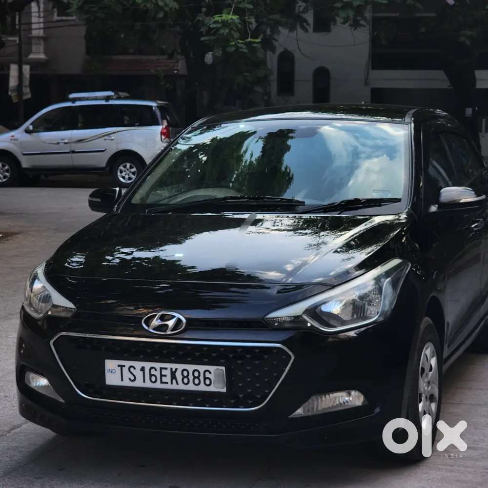Hyundai I20 Sportz Black Color Diesel In Good Condition