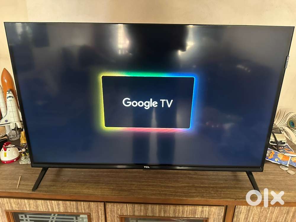 TCL 32 Inch Smart TV - Mint Condition