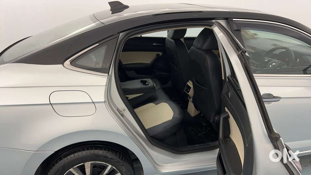 Skoda Slavia Style 1.0l Tsi Mt, 2022, Petrol