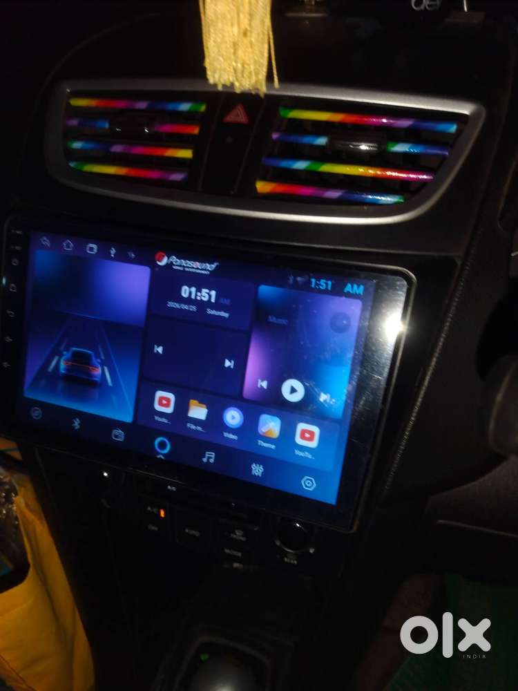 आल वेलमेन्टनेन्स कार है, रात का खींचा हुआ फोटो है