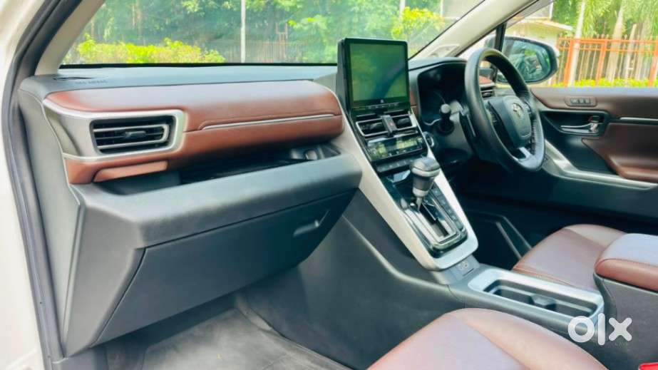 Toyota Innova Hycross 2.0 Zx Hybrid 7 Str, 2024, Petrol