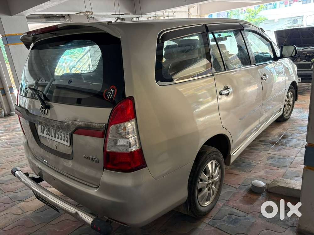 Toyota Innova 2012