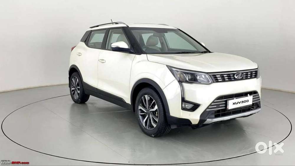 Xuv 3oo, W8, Petrol, Single Owner, White Colour
