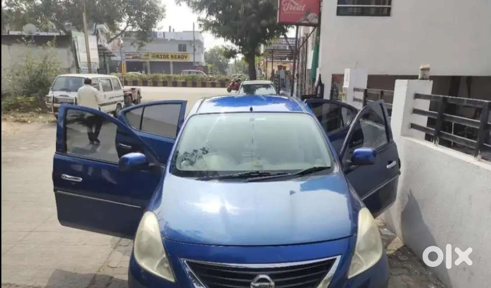 Nissan Sunny 2012
